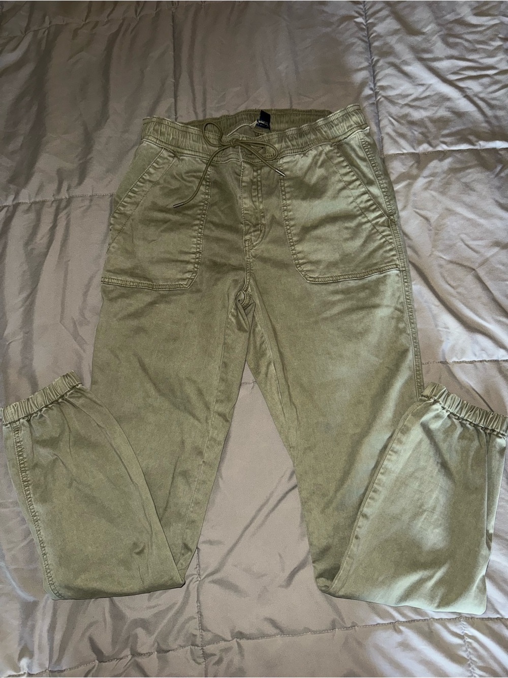 Women’s Olive Green American Eagle Jogger Pants size 8 long
